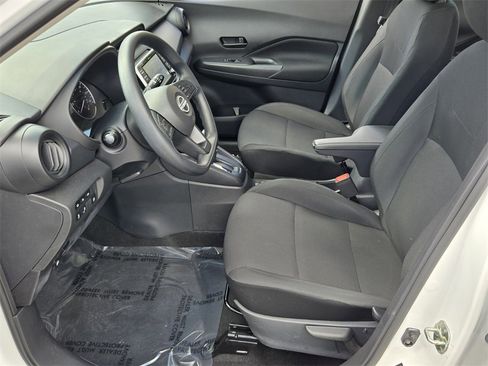 Used 2024 Nissan Kicks S image 10