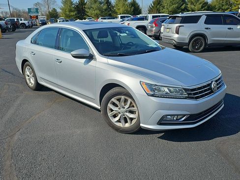 Used 2017 Volkswagen Passat 1.8T SEL Premium image 4