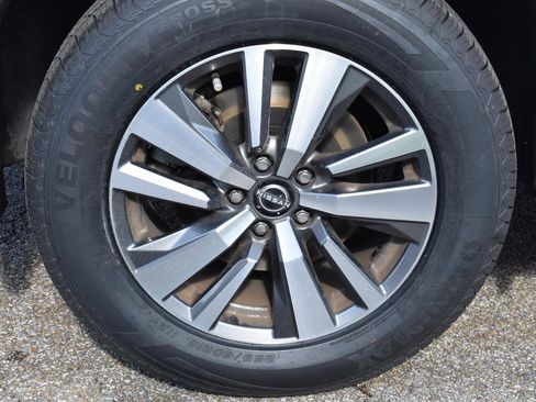 Used 2024 Nissan Pathfinder SL FWD image 13