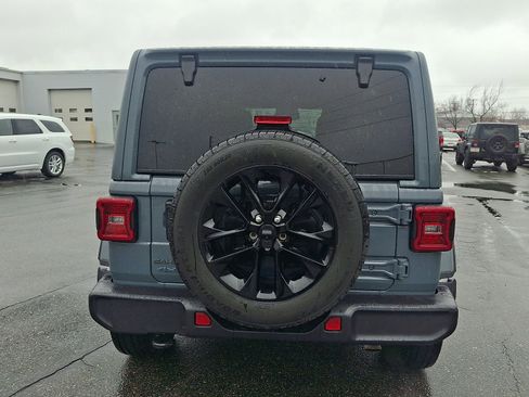 Used 2025 Jeep Wrangler Unlimited Sahara image 5