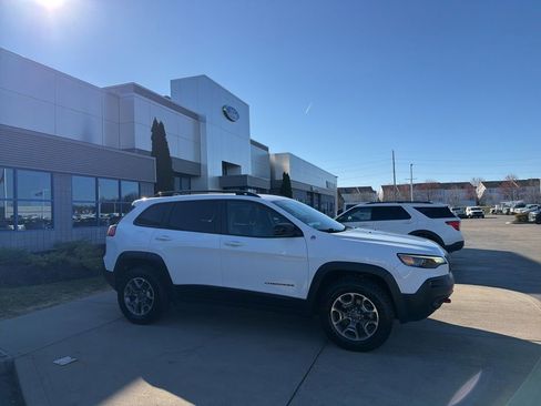 Used 2022 Jeep Cherokee Trailhawk w/ Premium Leather Package image 16