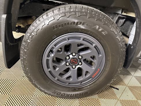 Used 2025 Nissan Frontier PRO-4X AWD/4WD image 34
