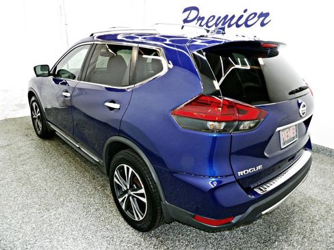 Used 2017 Nissan Rogue SL image 4