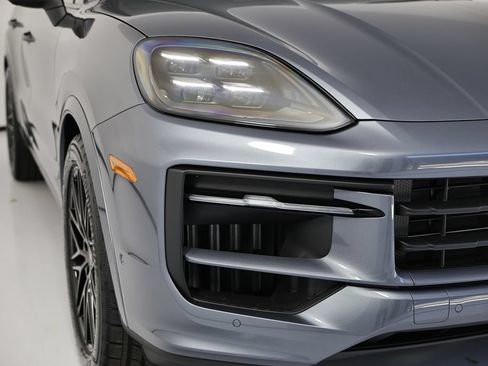 New 2026 Porsche Cayenne Coupe AWD/4WD image 17