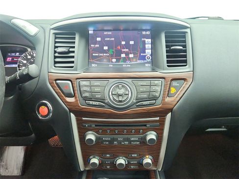 Used 2017 Nissan Pathfinder Platinum image 18