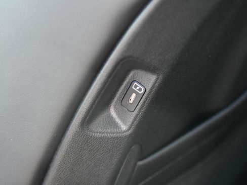 Used 2025 Kia Sorento S w/ Panoramic Sunroof Package image 47