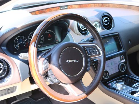 Used 2018 Jaguar XJ Supercharged RWD image 20