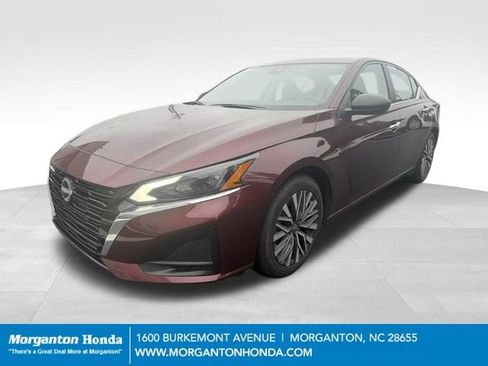 Used 2025 Nissan Altima 2.5 SV FWD image 3
