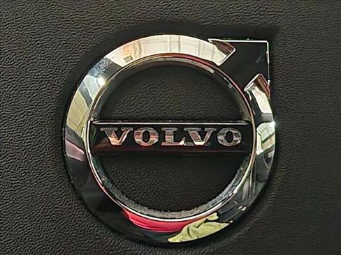 Used 2022 Volvo XC40 T5 R-Design w/ Advanced Package AWD/4WD image 9