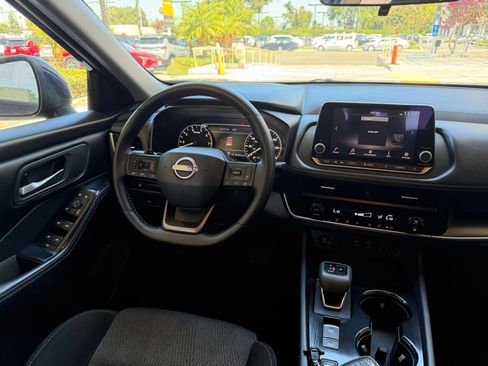 Used 2025 Nissan Rogue SV FWD image 36