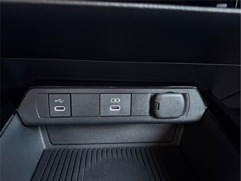 Used 2023 Toyota Prius LE image 21