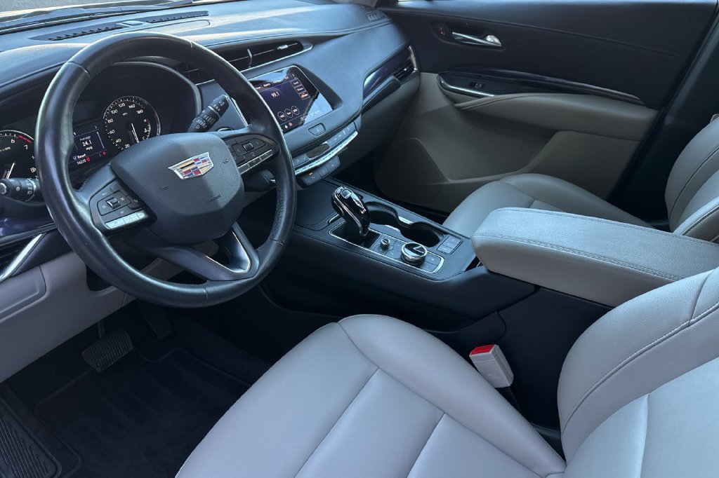 Used 2022 Cadillac XT4 Luxury w/ Driver Awareness Package FWD image 10