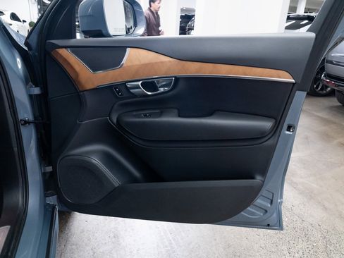 Used 2023 Volvo XC90 T8 Plus image 24