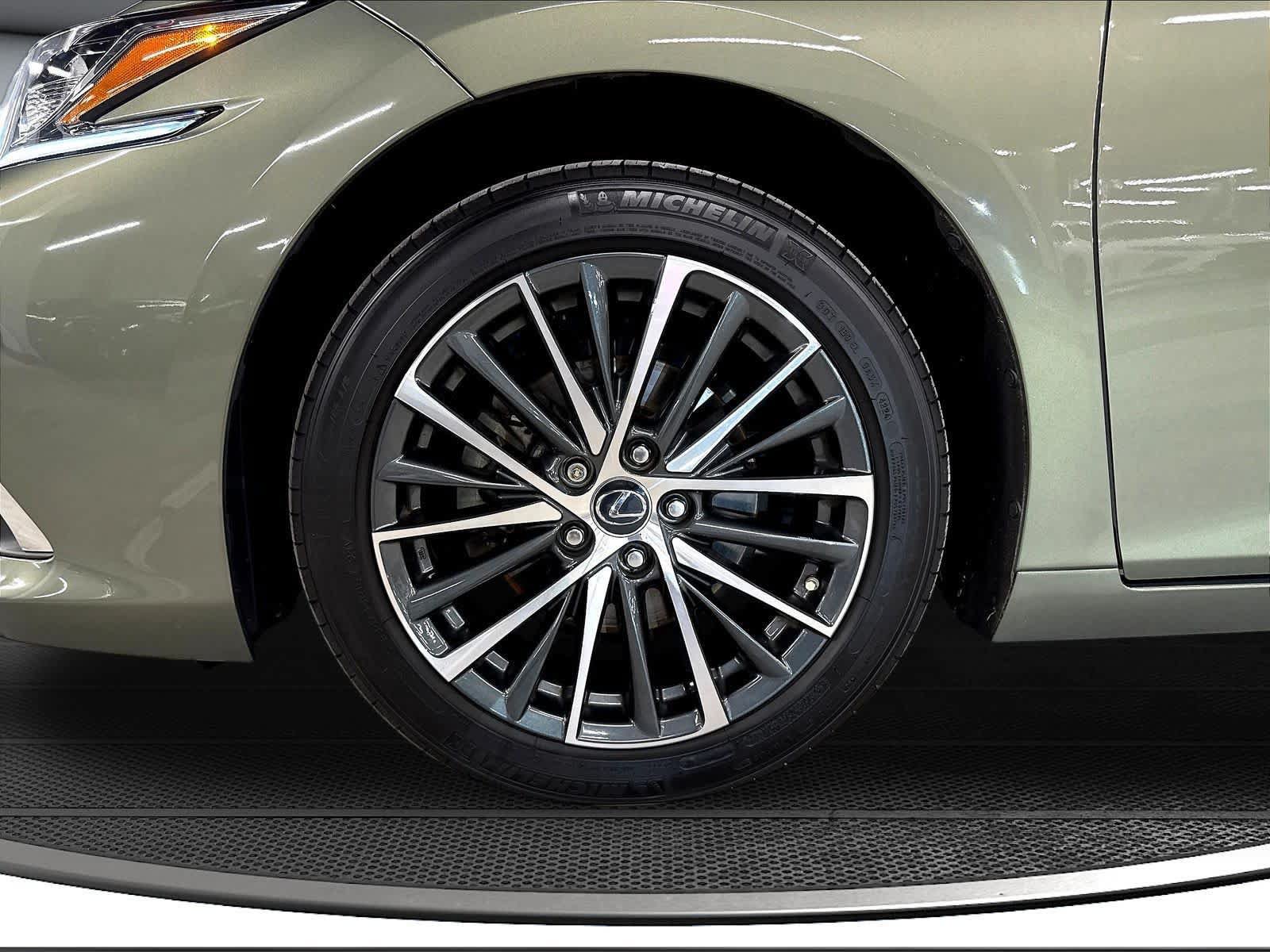 Used 2025 Lexus ES 350 w/ Premium Package FWD image 36
