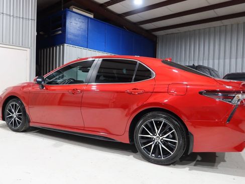 Used 2021 Toyota Camry SE w/ Convenience Package FWD image 2