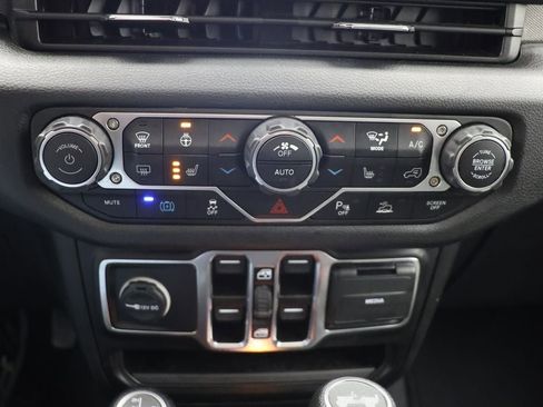 Used 2024 Jeep Wrangler Unlimited w/ Convenience Group image 22