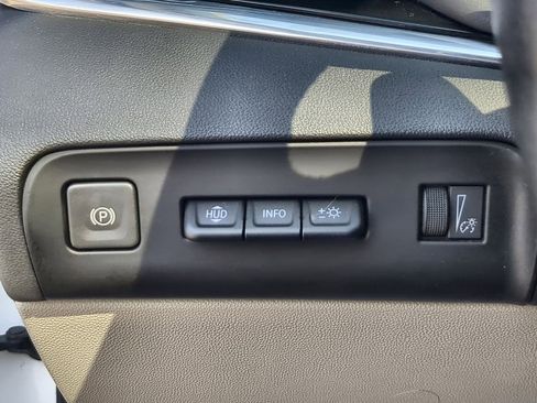 Used 2023 Buick Enclave Avenir w/ Avenir Technology Package image 18