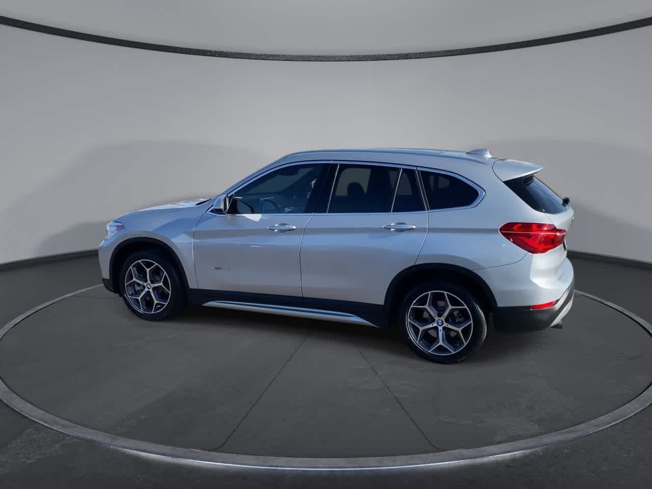Used 2018 BMW X1 xDrive28i AWD/4WD image 7