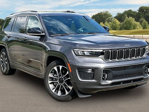 Used 2022 Jeep Grand Cherokee L Overland w/ Luxury Tech Group IV AWD/4WD image 2