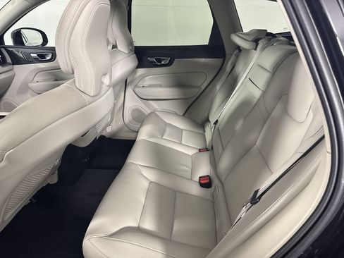 Used 2019 Volvo XC60 T6 Momentum w/ Multimedia Package AWD/4WD image 29