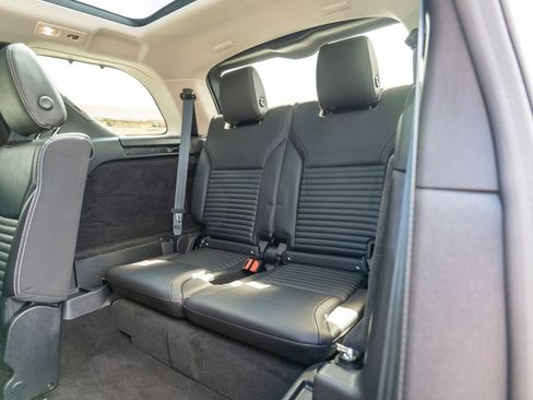 Certified 2024 Land Rover Discovery S image 36