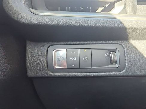 Used 2025 Chevrolet Traverse LT FWD image 15