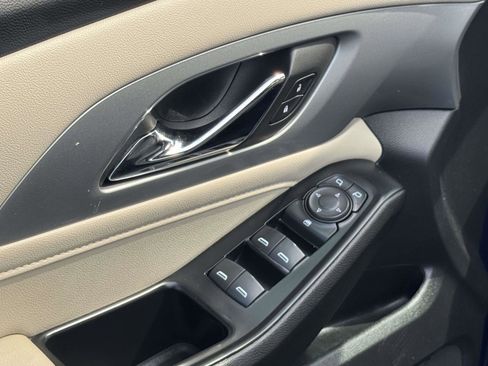 Used 2022 Chevrolet Traverse LS image 18