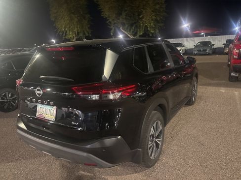 Used 2023 Nissan Rogue SV image 3