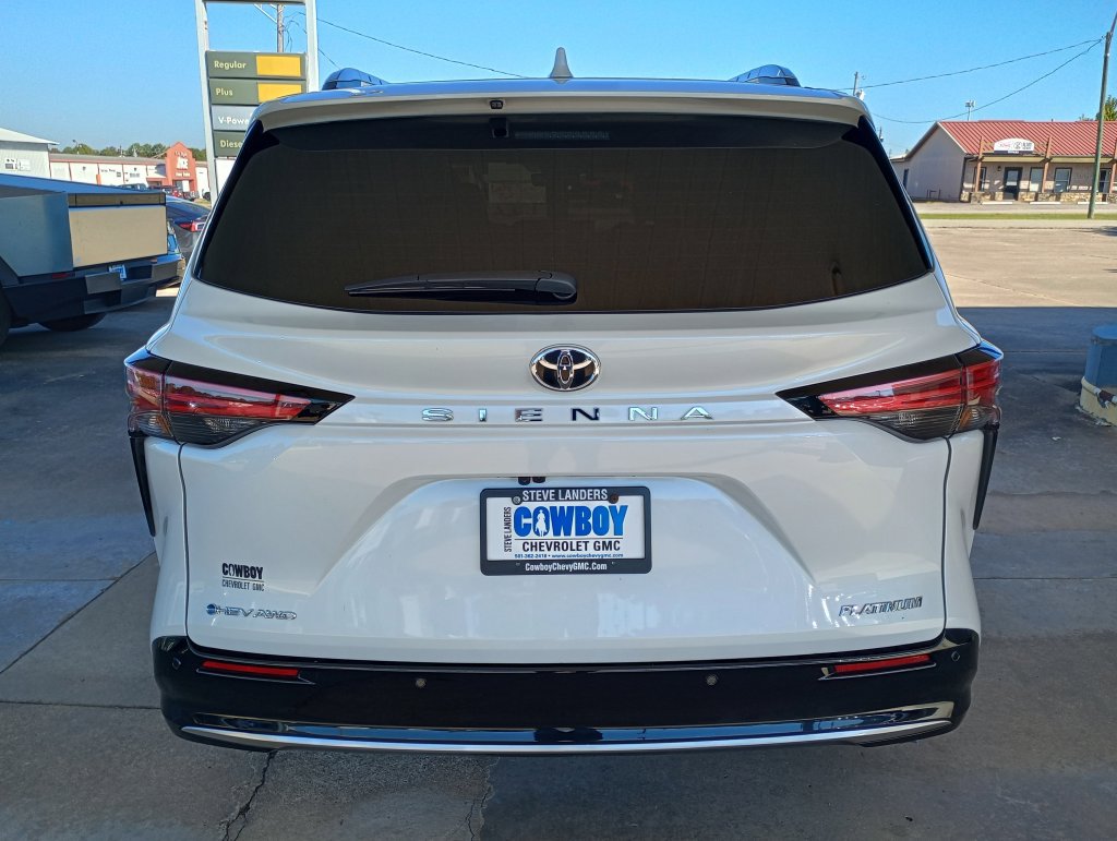 Used 2026 Toyota Sienna Platinum AWD/4WD image 5