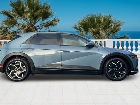 Used 2024 Hyundai Ioniq 5 SE image 3