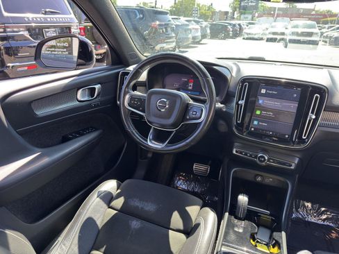 Used 2021 Volvo XC40 P8 Recharge w/ Advanced Package AWD/4WD image 29