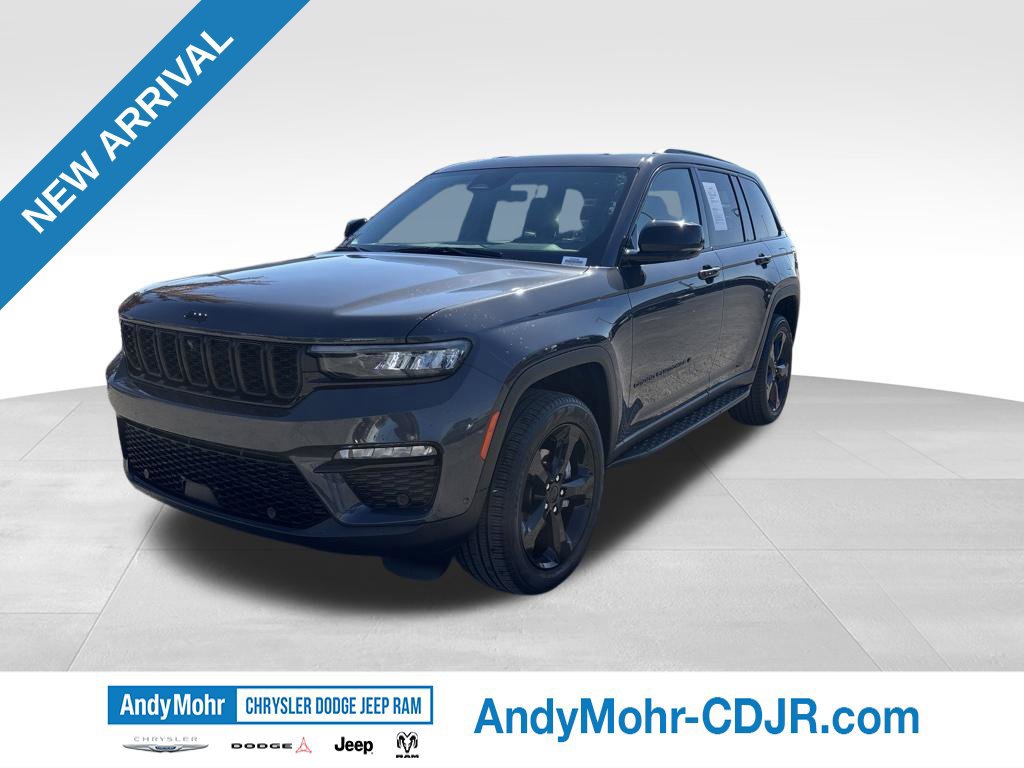 Used 2025 Jeep Grand Cherokee Limited w/ Luxury Tech Group II AWD/4WD image 3