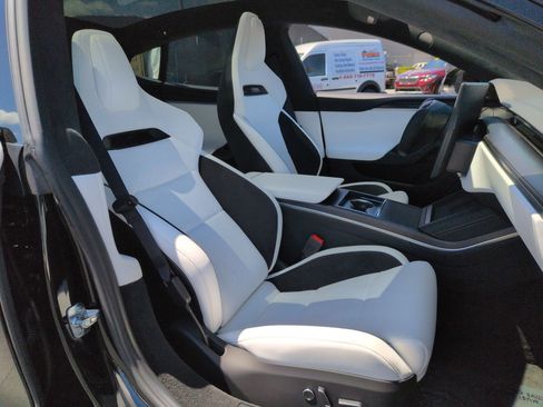Used 2026 Tesla Model S Plaid AWD/4WD image 33