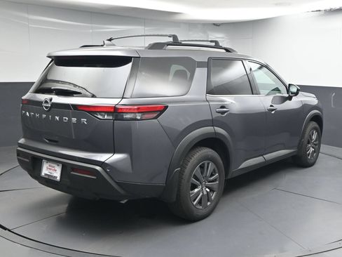 Certified 2025 Nissan Pathfinder SV FWD image 7