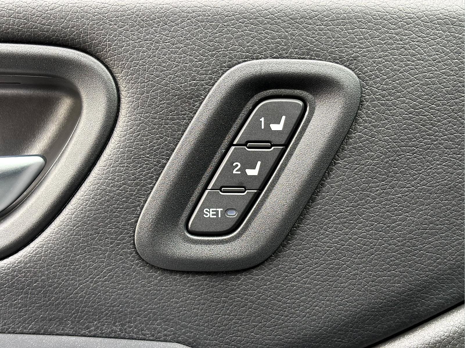 Certified 2025 Honda Pilot Touring image 18