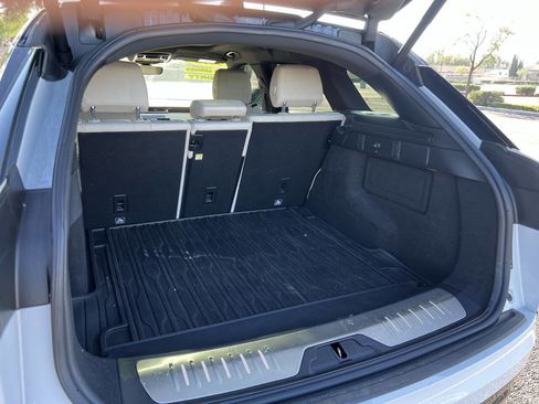 Used 2018 Land Rover Range Rover Velar R-Dynamic SE image 24