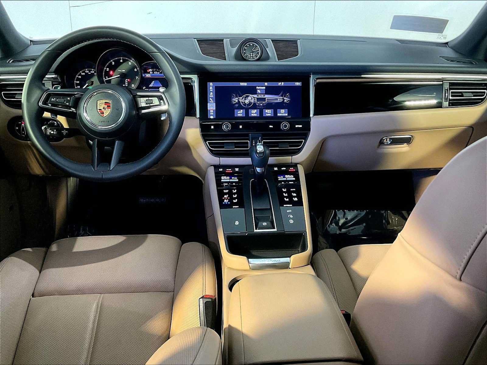 Certified 2024 Porsche Macan AWD/4WD image 14