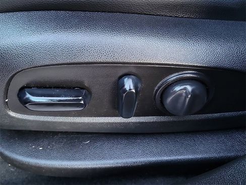 Used 2019 GMC Acadia SLT w/ LPO, Black Accent Package image 20