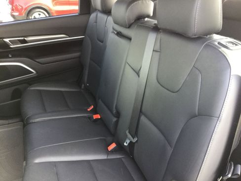 Used 2020 Kia Telluride LX AWD/4WD image 20