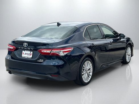 Used 2020 Toyota Camry XLE image 5