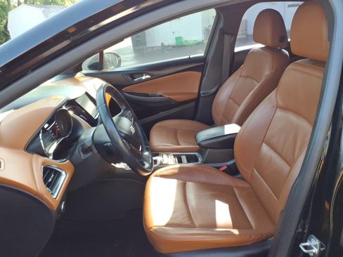 Used 2018 Chevrolet Cruze Premier w/ Premier True North Edition FWD image 2