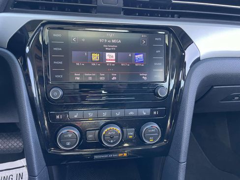 Used 2022 Volkswagen Passat 2.0T SE image 27