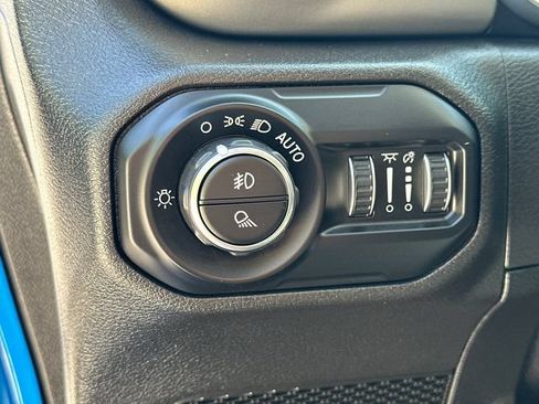 Used 2021 Jeep Gladiator Overland AWD/4WD image 24