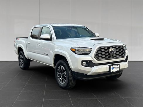 Used 2023 Toyota Tacoma TRD Sport w/ Technology Package image 7