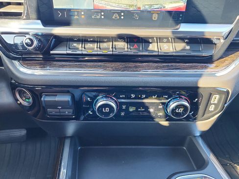 Certified 2024 GMC Sierra 1500 Elevation w/ Preferred Package image 17