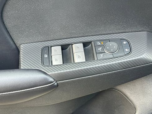 Used 2024 Mitsubishi Outlander SE image 12