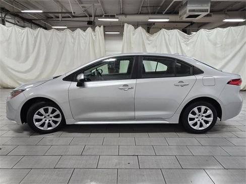 Used 2022 Toyota Corolla LE image 10