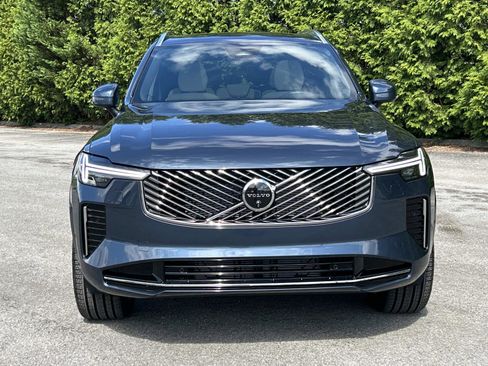 New 2026 Volvo XC90 B6 Plus w/ Protection Package Premier image 8