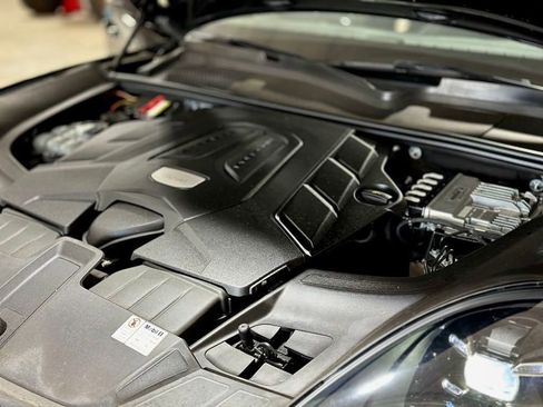 Used 2021 Porsche Cayenne w/ Driver Memory Package image 60