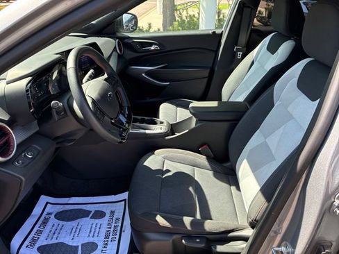 Certified 2024 Chevrolet Trax RS w/ Driver Confidence Package FWD image 11